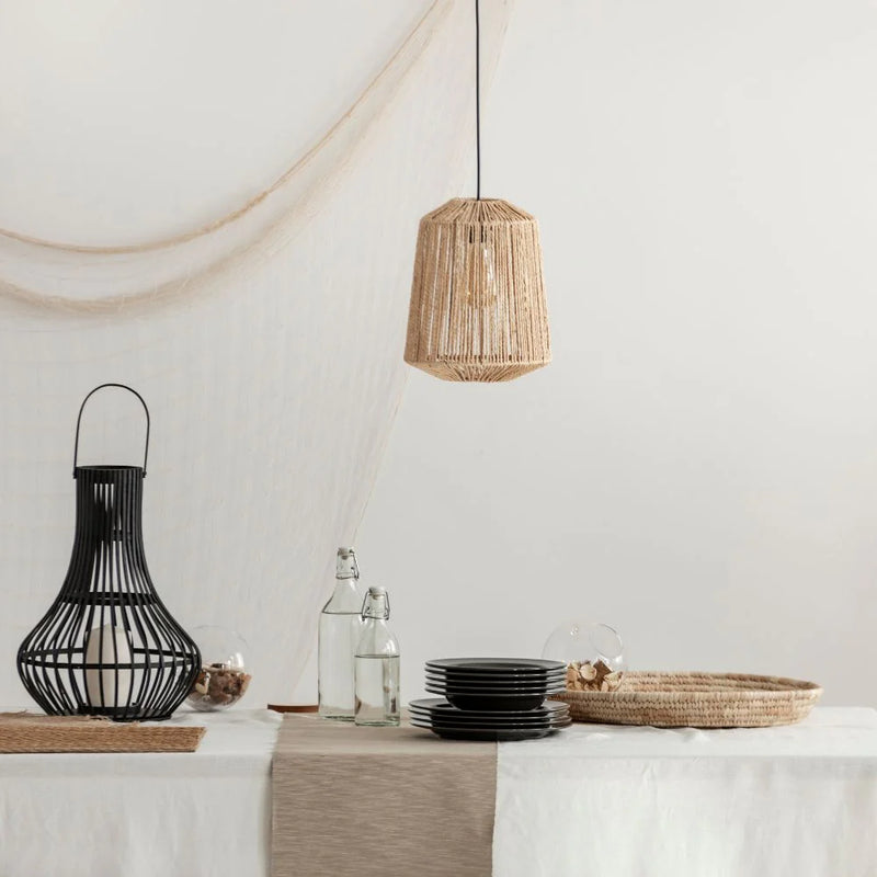 Des luminaires aux matériaux naturels pour une décoration méditerranéenne
