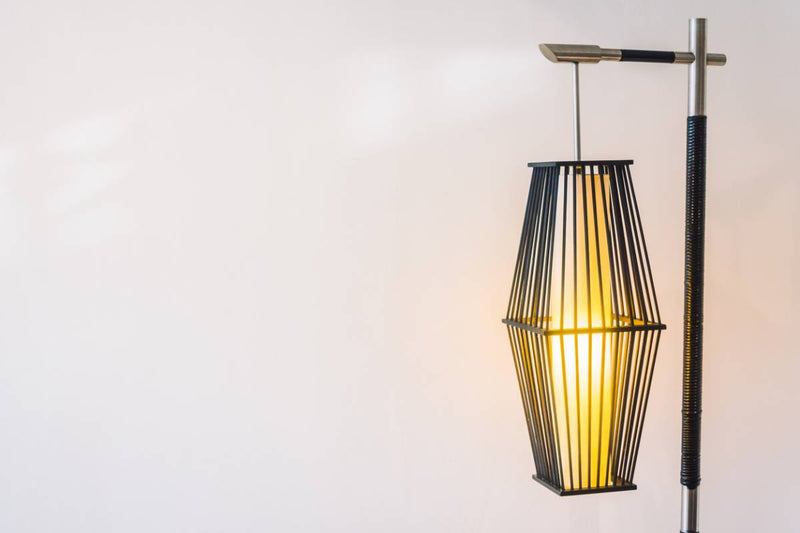 Tressage artisanal : adoptez les lampadaires en rotin pour un look bohème chic