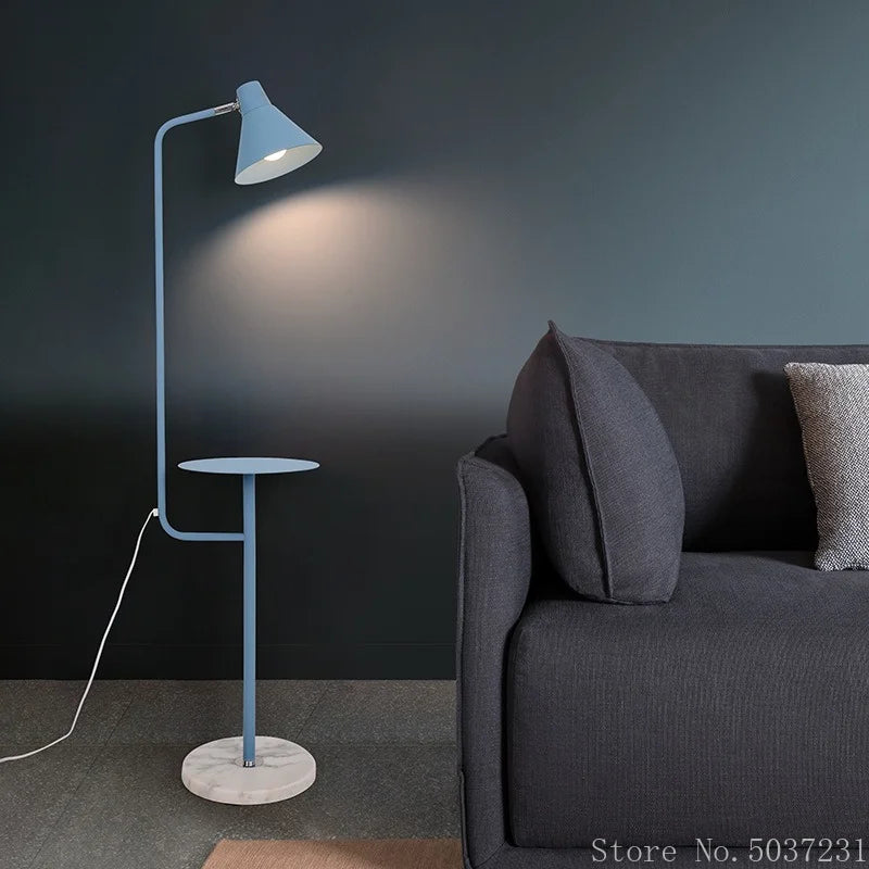 lampadaire en fer moderne avec base en marbre élégant