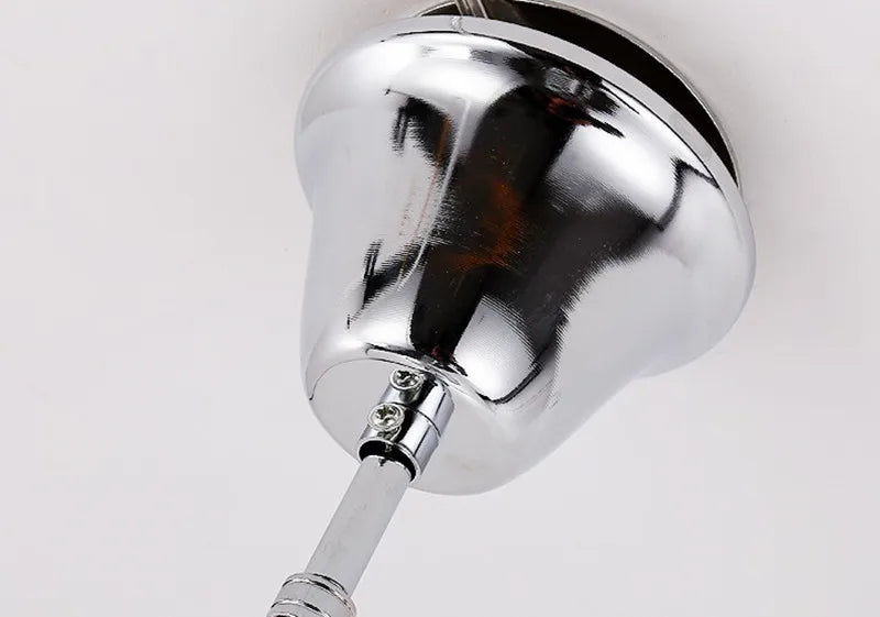 lustre suspendu à pompon en aluminium argenté avec éclairage led