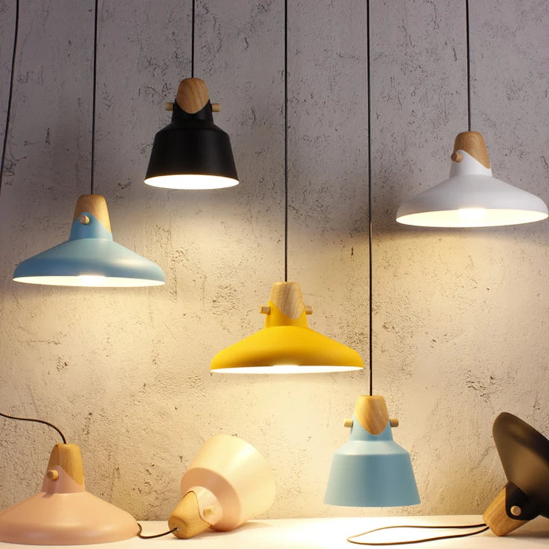 lampe suspendue moderne en bois avec abat-jour en aluminium décoratif