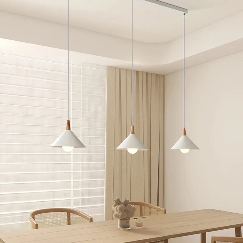 Suspension nordique minimaliste en bois