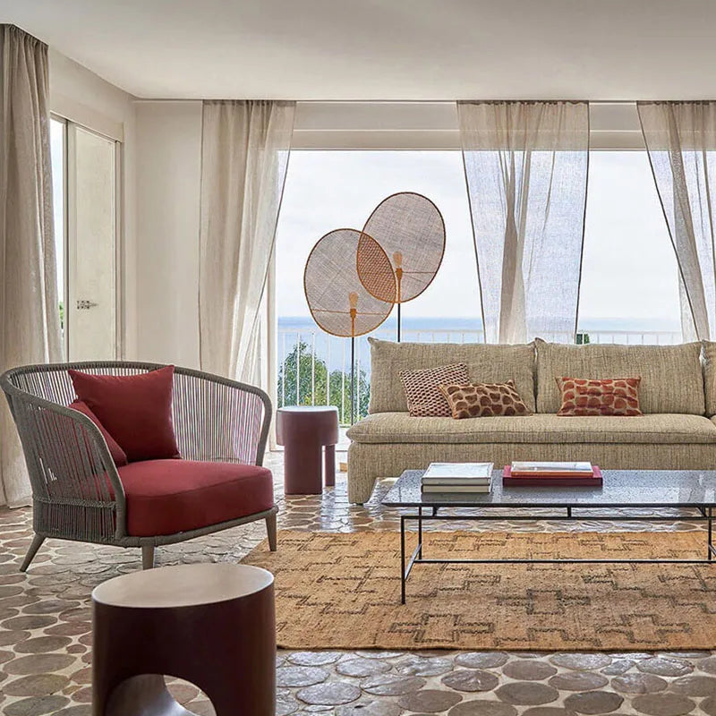 lampadaire en rotin tissé style asiatique pour intérieur moderne