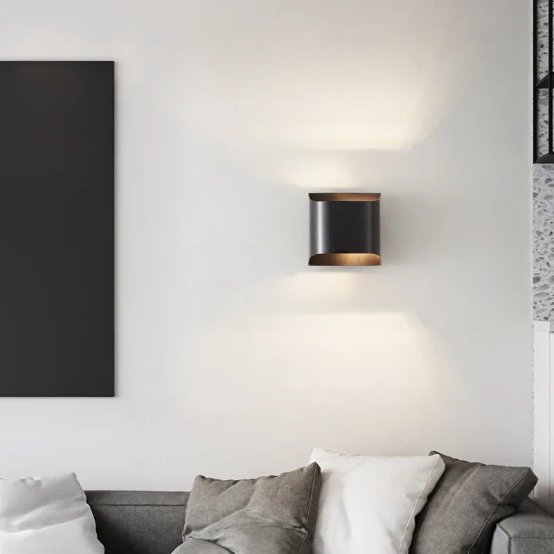 Applique murale LED en laiton au design moderne