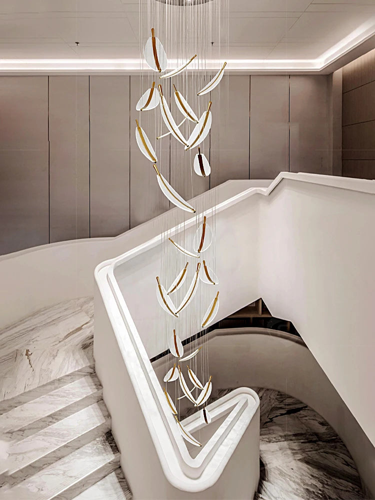 lustre nordique long en plumes pour villa duplex restaurant