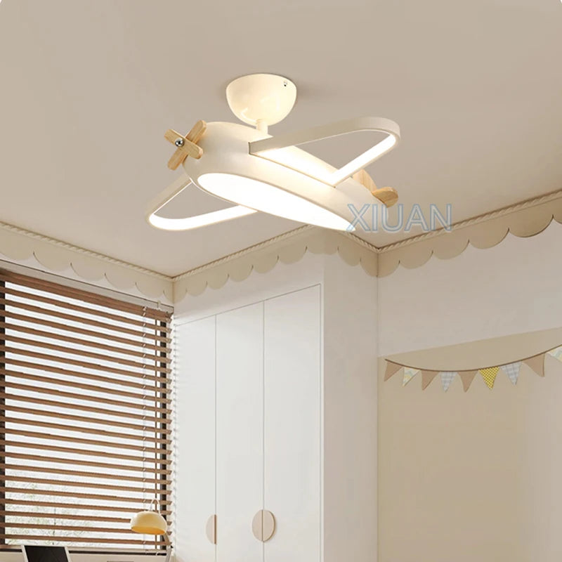 lustre créatif en forme d'avion pour enfant