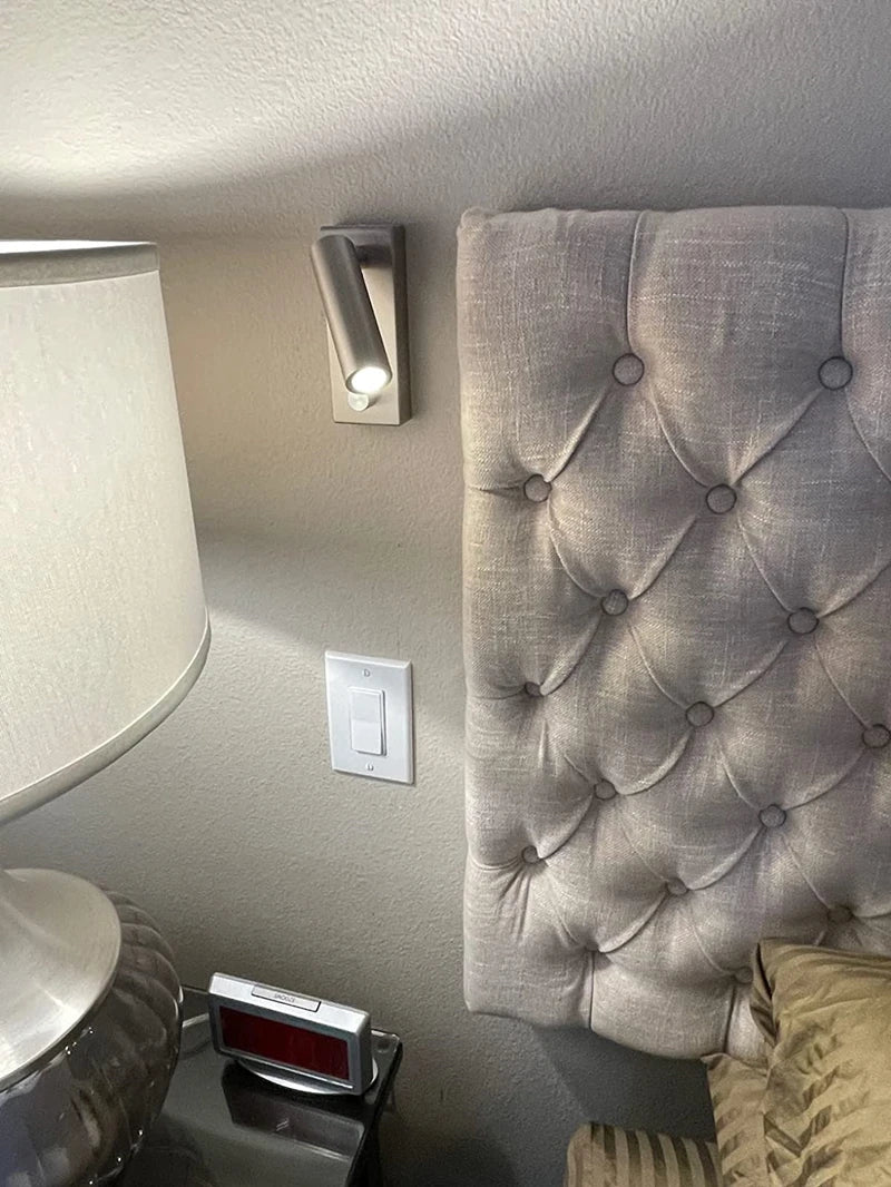 Tokili Lampe de lecture murale Tête de lit Lampe de chevet avec interrupteur rotatif Gradateur Projecteur réglable Applique en nickel noir Marque LED4