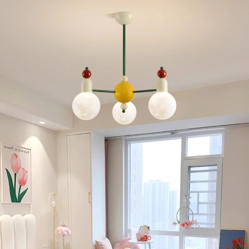 lustre moderne pour chambre d'enfants design nordique lumineux et coloré