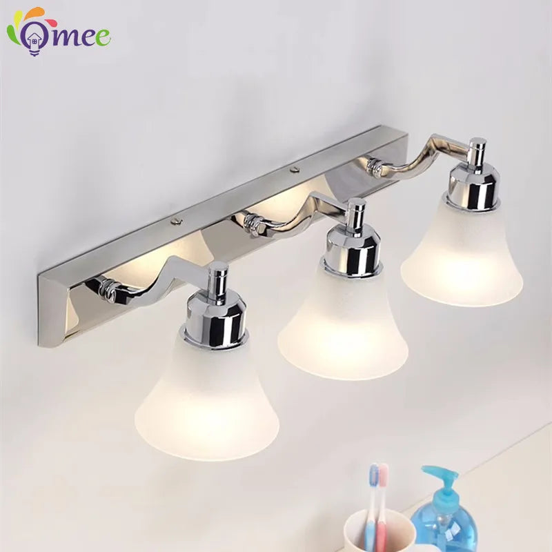 Applique murale Rétro cosmétique miroir LED européenne maquillage lumière vanité salle de bains appliques Chrome armoire