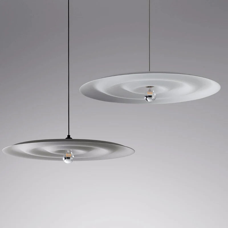 Suspension design minimaliste forme de soucoupe volante