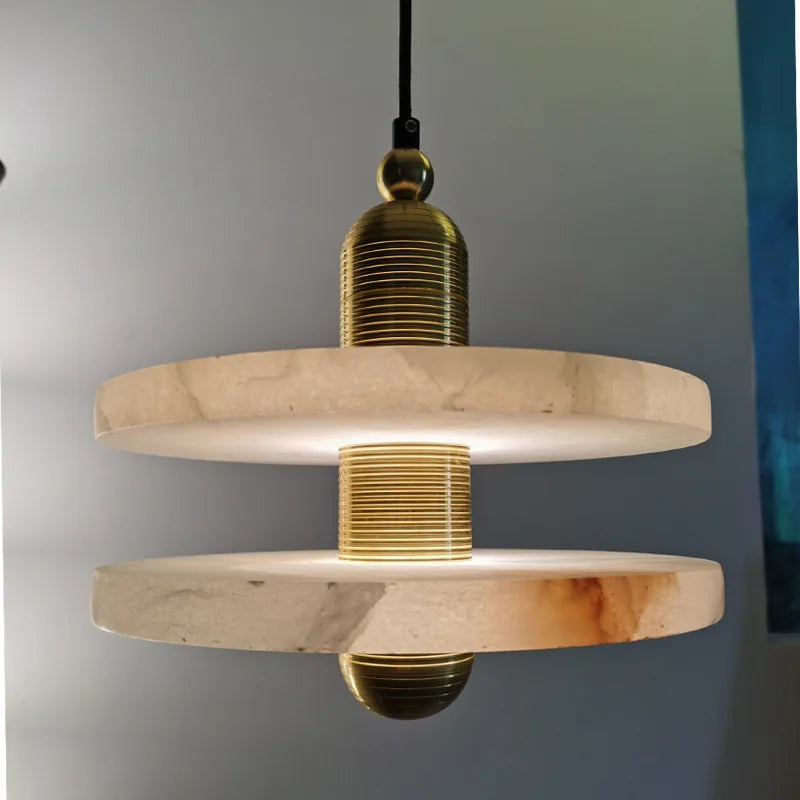 lustre en marbre naturel design nordique pour intérieur élégant