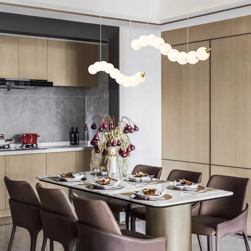 lustre suspension en acrylique blanc avec perles