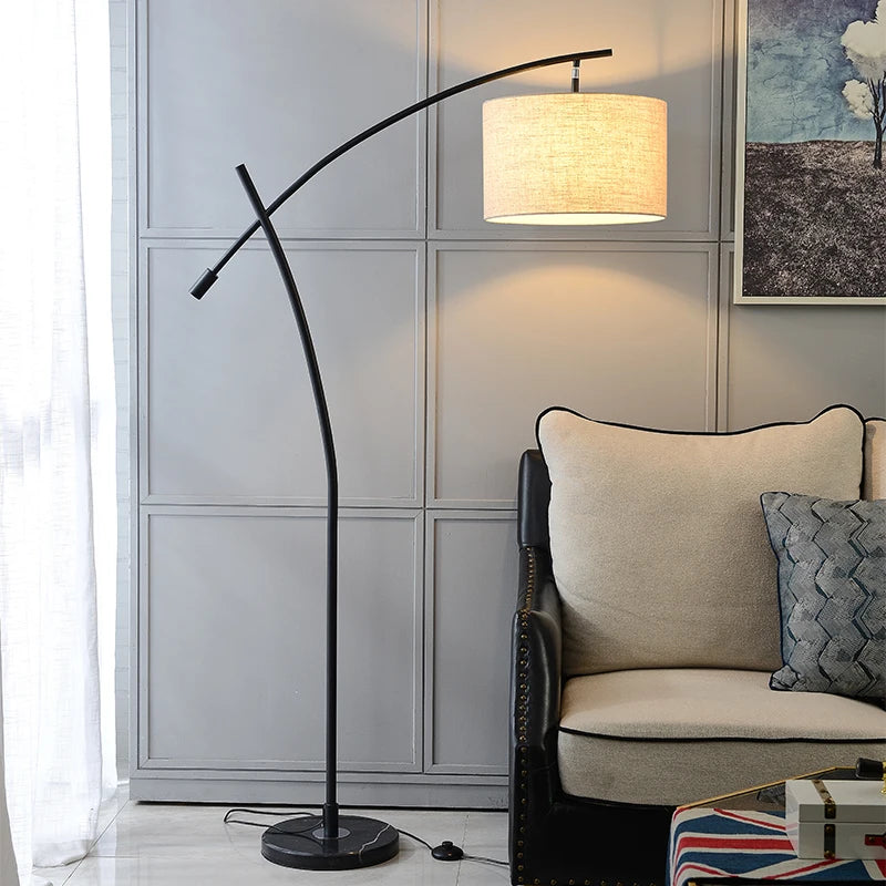 Lampadaire en métal luxe avec abat-jour en tissu