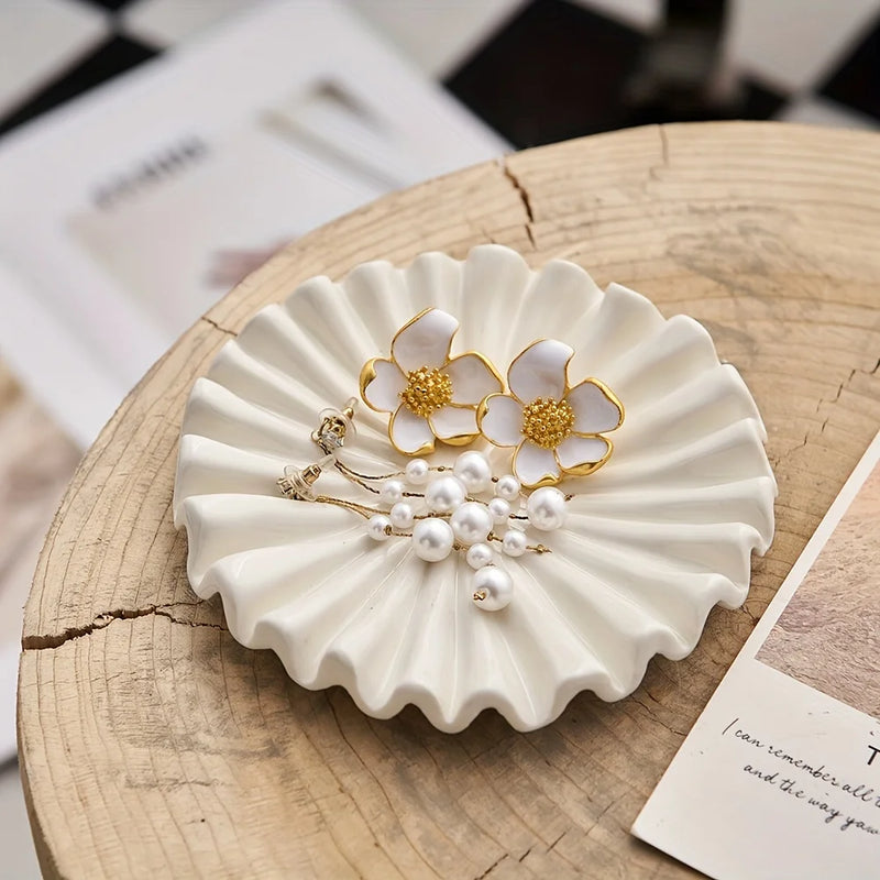 plateau à bijoux élégant en céramique design festonné moderne