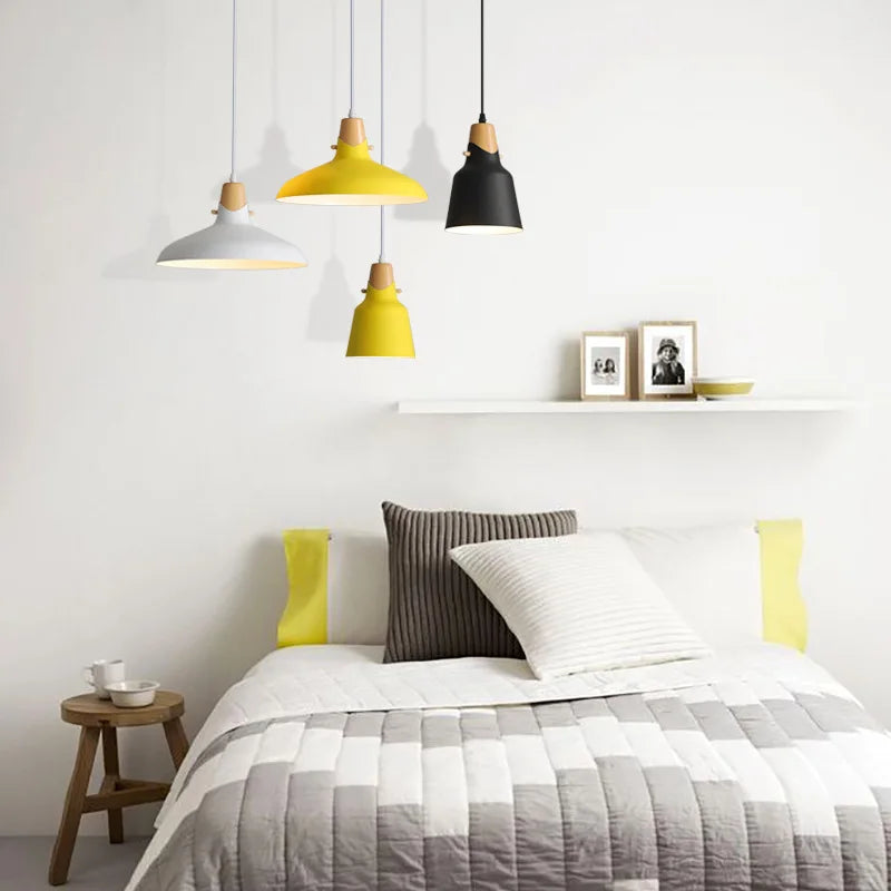 lampe suspendue moderne en bois avec abat-jour en aluminium décoratif