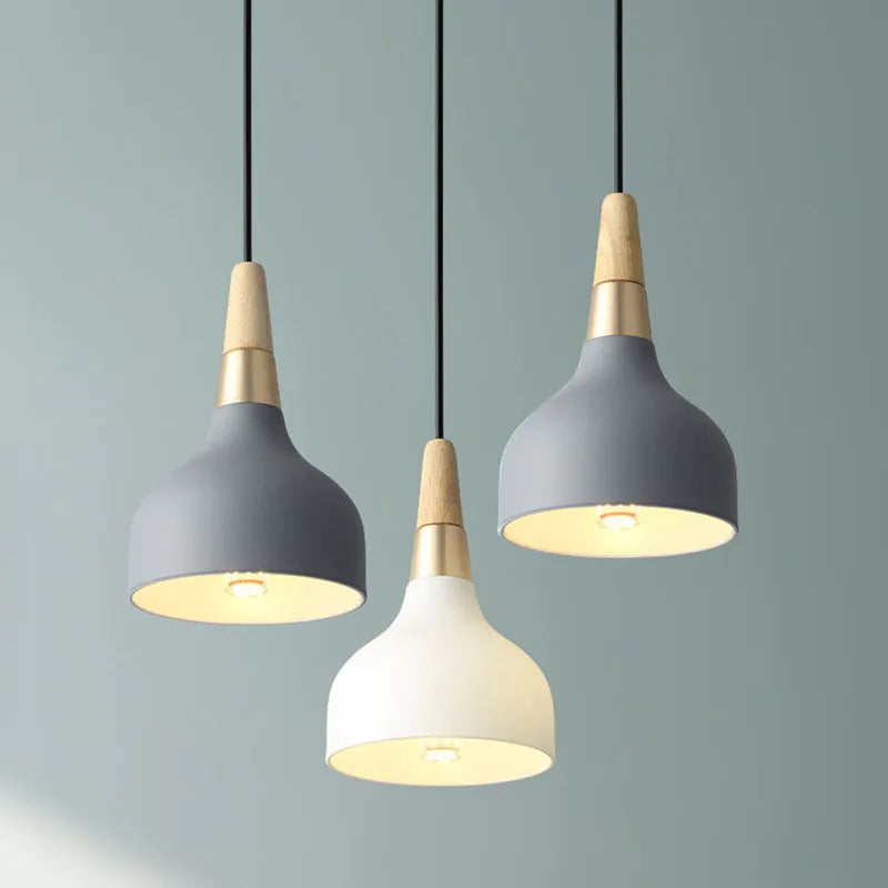 Suspension LED moderne avec abat-jour en métal coloré