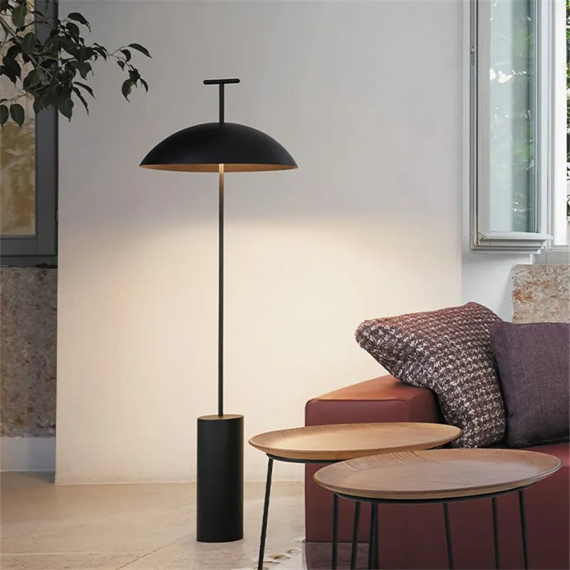 lampadaire industriel design avec abat-jour en métal
