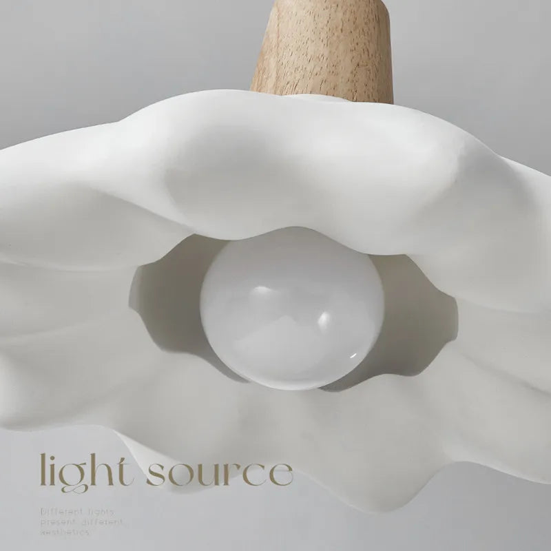 suspension LED style crème française idéale pour bar ou famille d'accueil
