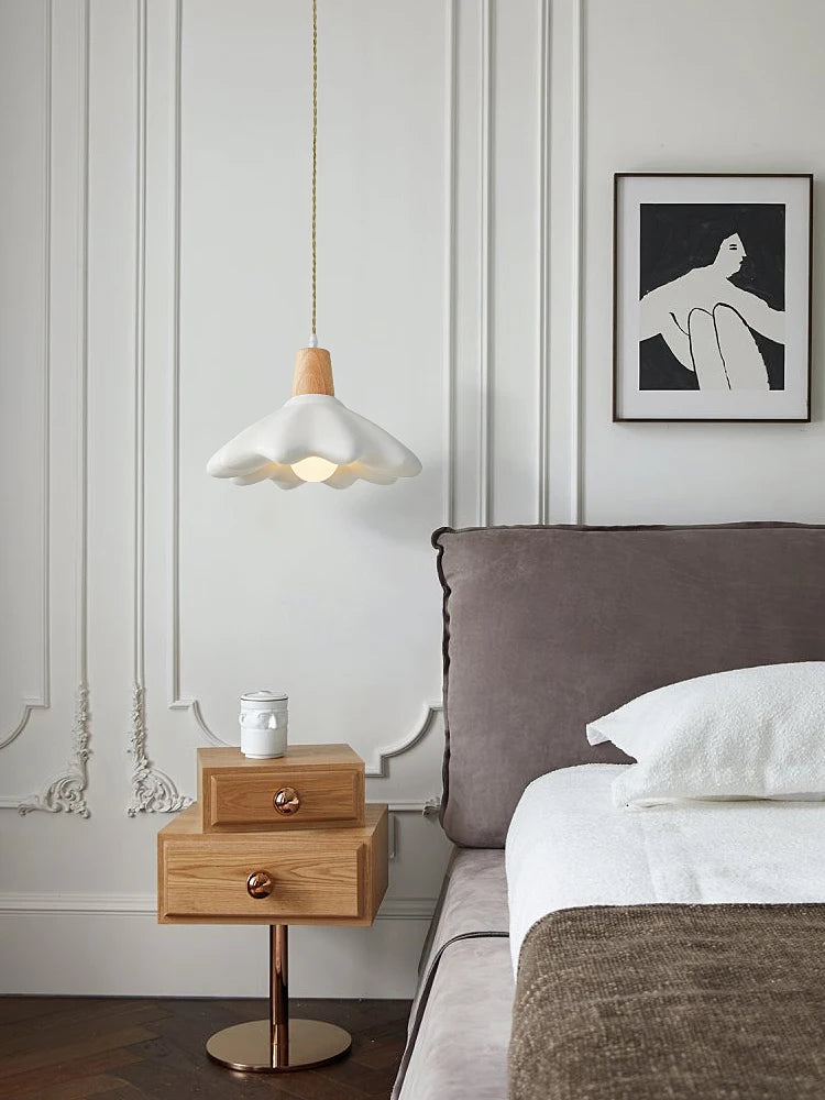 suspension LED style crème française idéale pour bar ou famille d'accueil