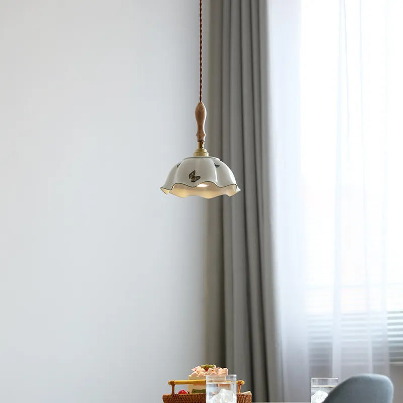 Suspension design led papillon céramique et bois