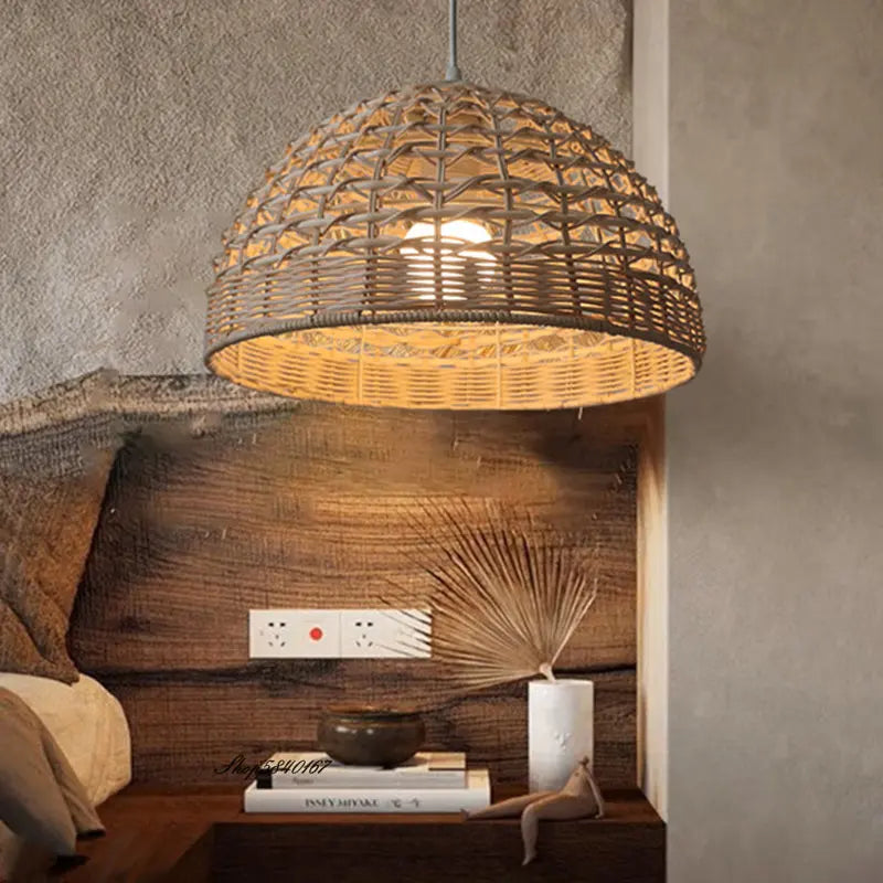 Lustre moderne en rotin fait à la main