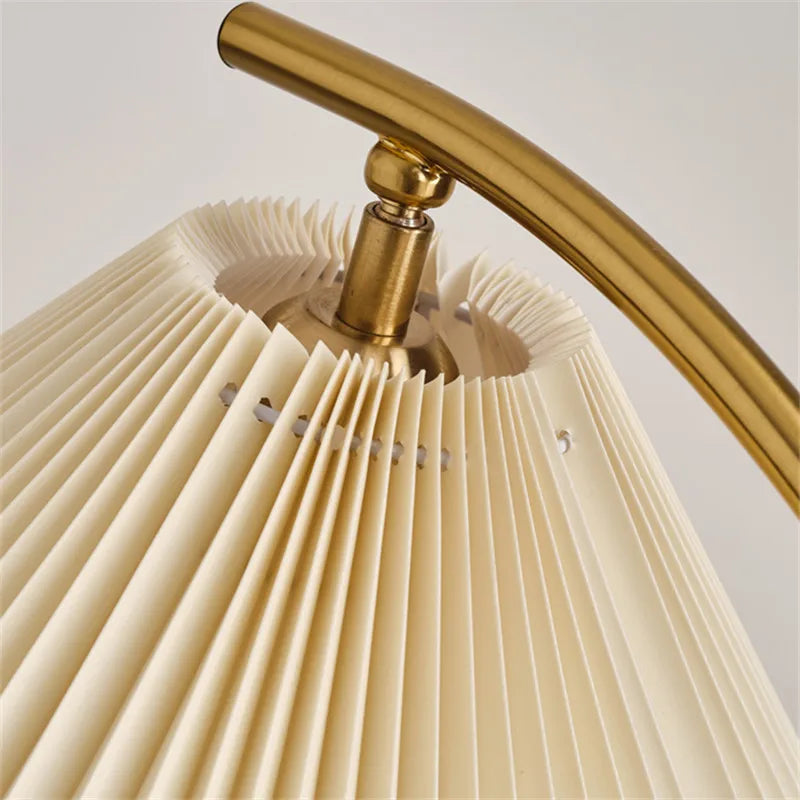 Lampadaire en bois moderne