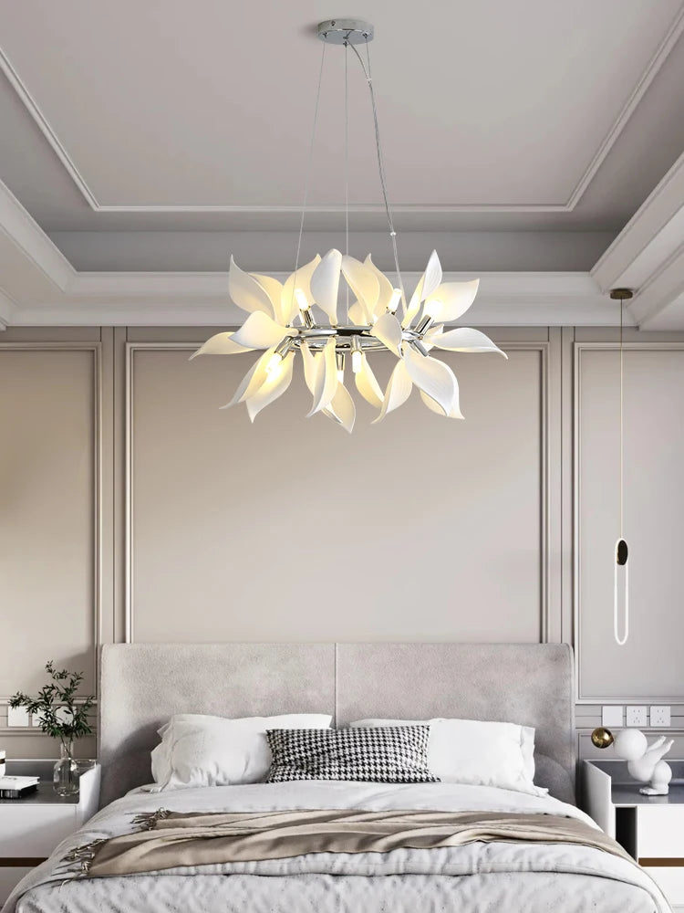 lustre carré en céramique avec pétales de fleurs suspendu