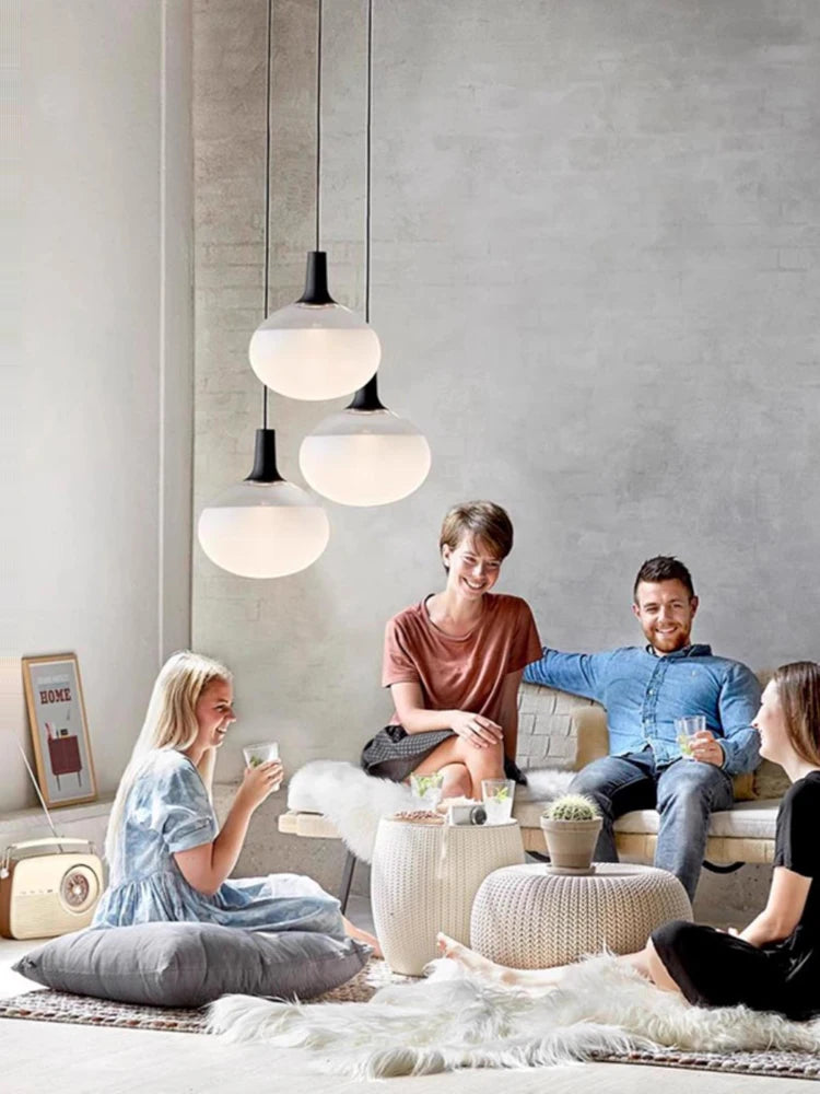 plafonnier led minimaliste en verre blanc mat élégant