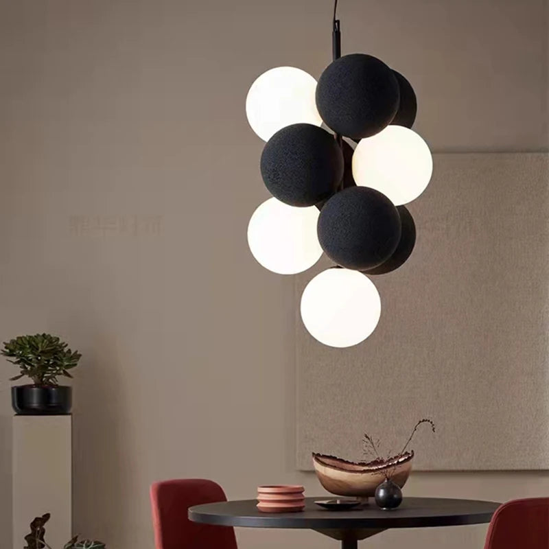 suspension style avec cordon réglable et boule en pvc