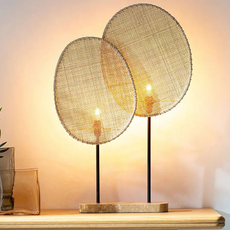lampadaire en rotin tissé style asiatique pour intérieur moderne
