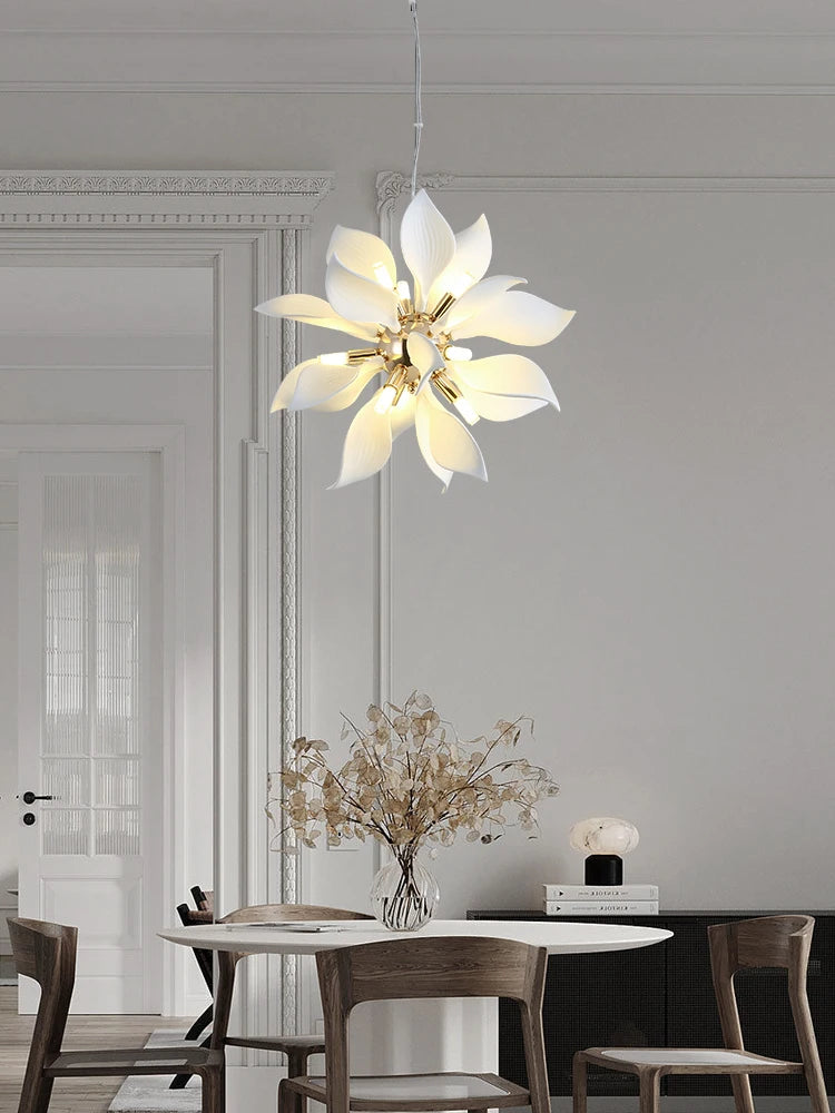 lustre carré en céramique avec pétales de fleurs suspendu