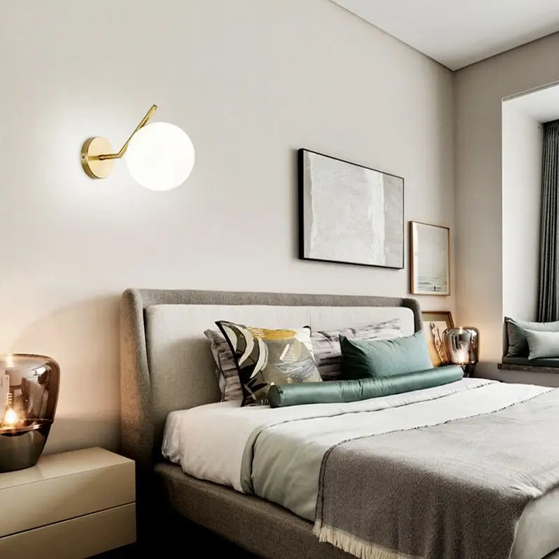 Lampe de applique murale LED boule de verre postmoderne Simple chambre chevet lampara luxe or бра allée intérieure salon décor applique murale