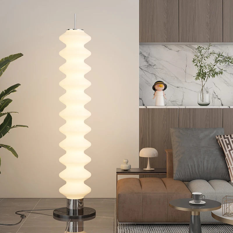 lampadaire design léger pour éclairage intérieur moderne
