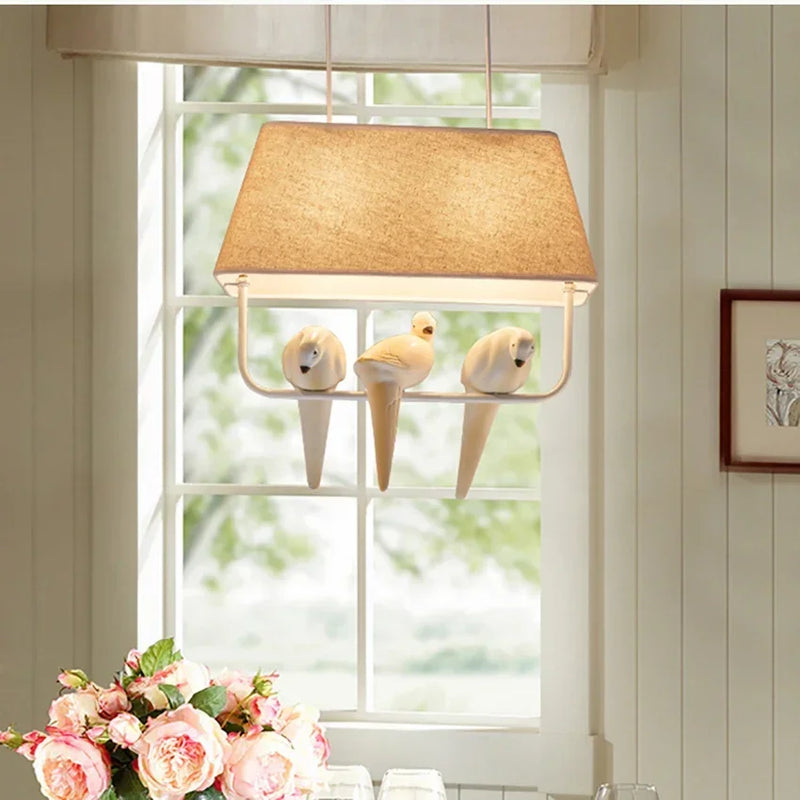 lustre créatif avec 3-4 têtes d'oiseau en tissu pour décoration