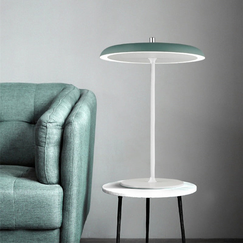 Lampe à poser design LED en métal avec abat-jour oval Leyra