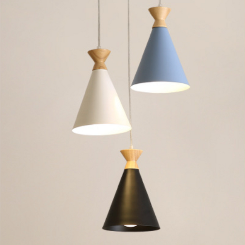 Suspension scandinave avec abat-jour conique et en bois Avi