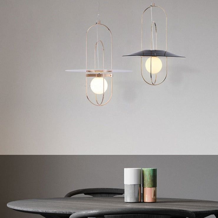 Suspension design LED post-moderne avec boule de verre Zane