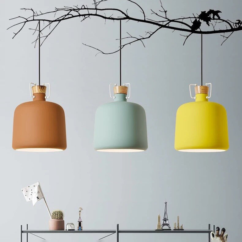 Suspension industrielle colorée avec abat-jour métallique Abner