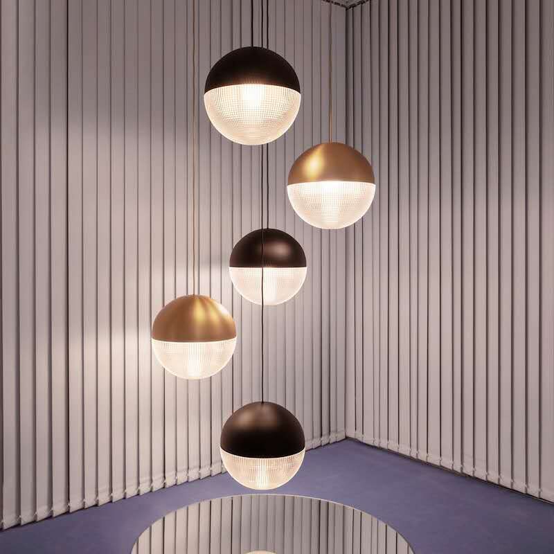 Suspension en verre et métal en forme de boule Reed