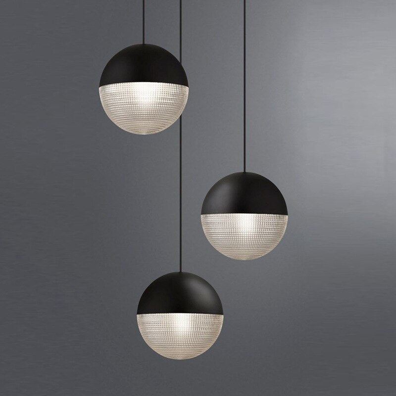 Suspension en verre et métal en forme de boule Reed