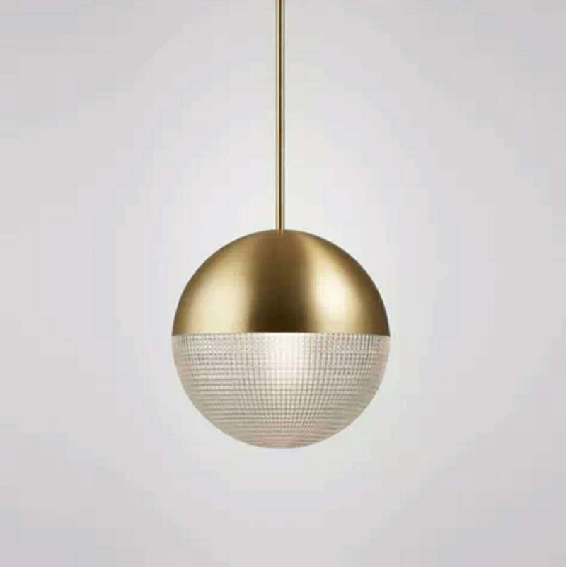Suspension en verre et métal en forme de boule Reed