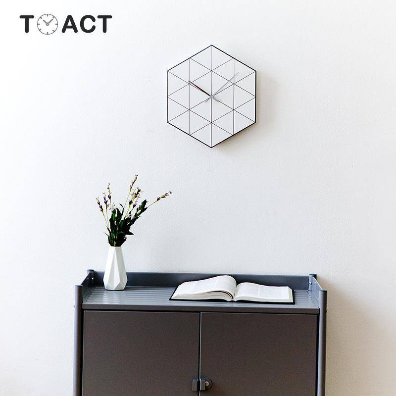 Horloge murale design hexagonale avec triangles Personality