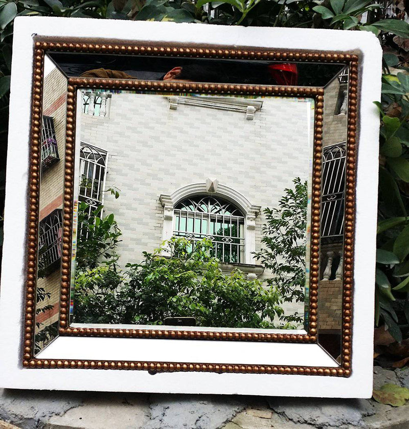 Miroir mural carré en métal doré Wall