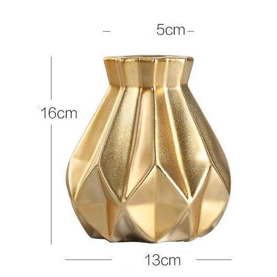 Vase design en métal doré aux formes géométriques Luxury