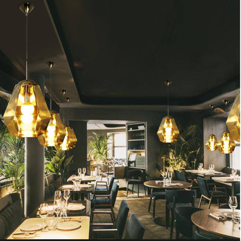 Suspension design à LED forme de diamants en verre coloré