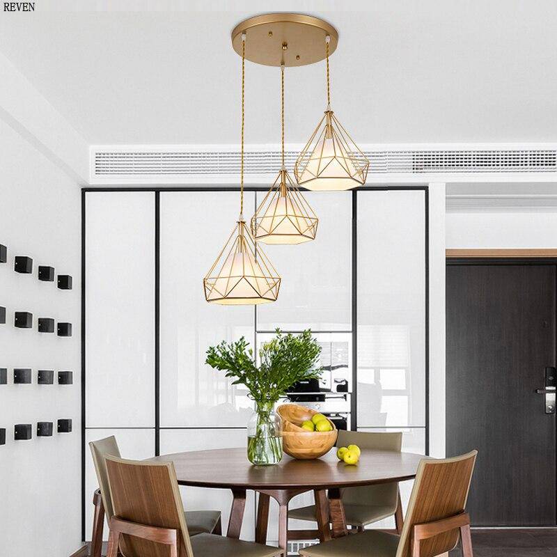 Lustre à suspensions à cages coniques dorées