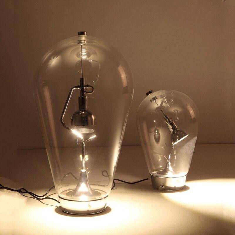 Lampe à poser design à LED chromé dans ampoule en verre