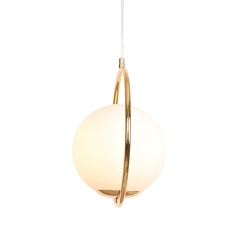 Suspension design LED avec anneau doré et boule en verre Luxury