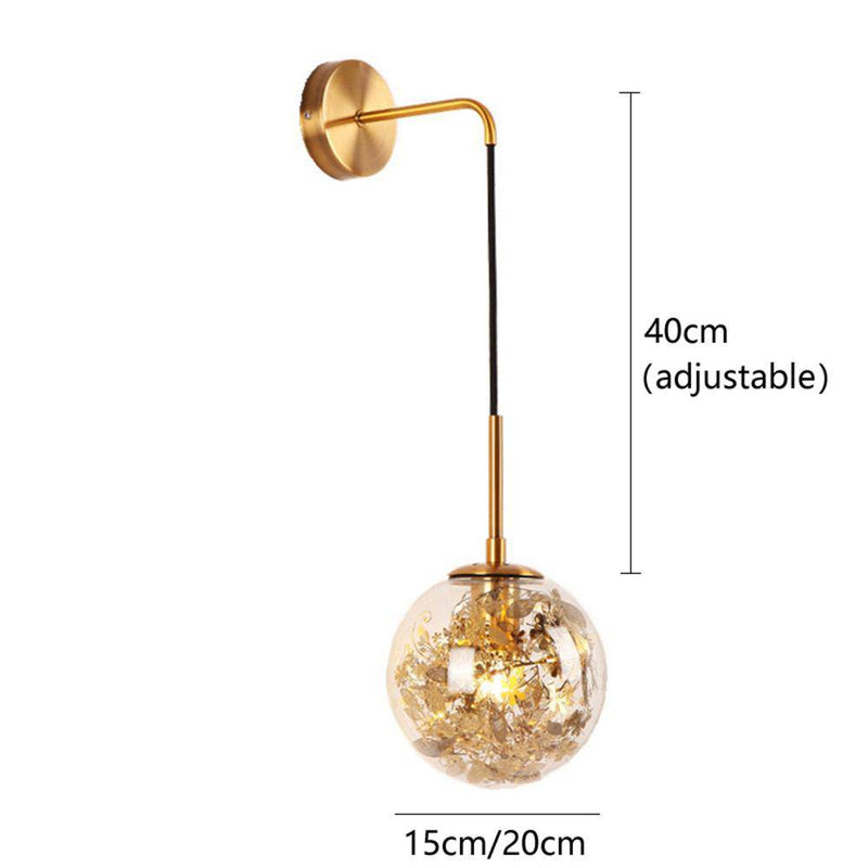 Applique design boule en verre remplie de feuilles dorées suspendue