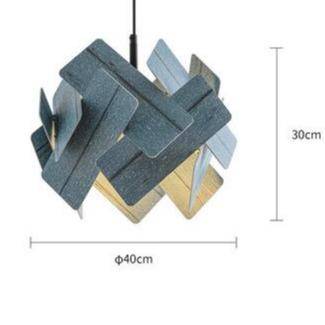 Suspension design avec plusieurs plaques colorées Stack